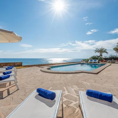 Front A Far Villa Portocolom (Mallorca)