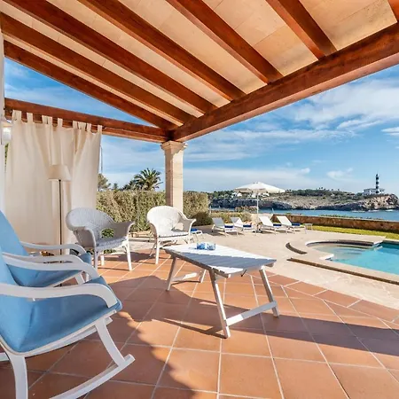 Villa Front A Far *