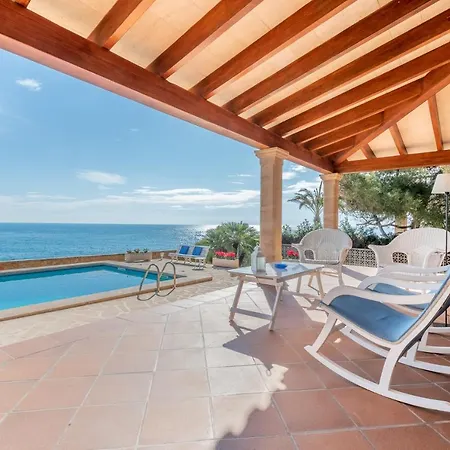 Villa Front A Far